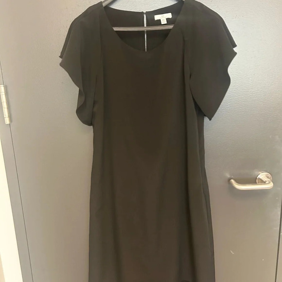 Halston black silk dress size M excellent condition flutter sleeves great dress - Picture 2 of 10